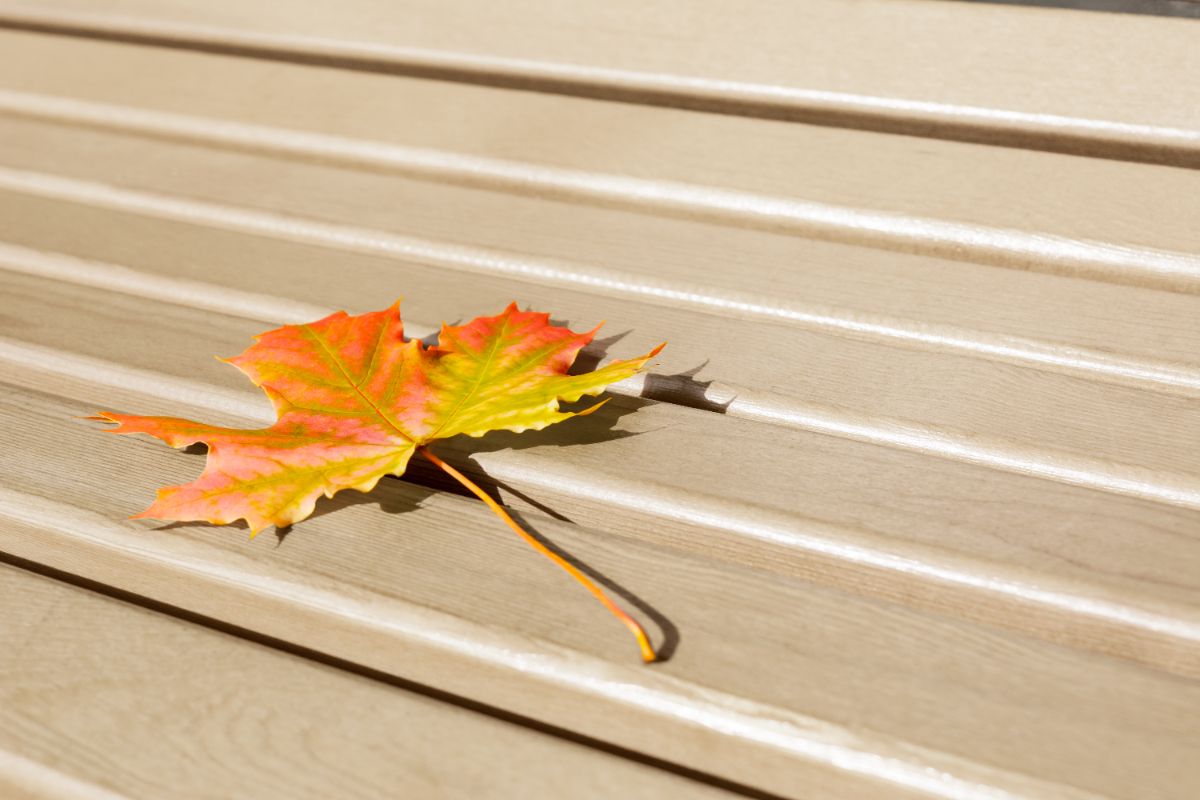 Cómo la madera plástica se comporta frente al fuego y altas temperaturas