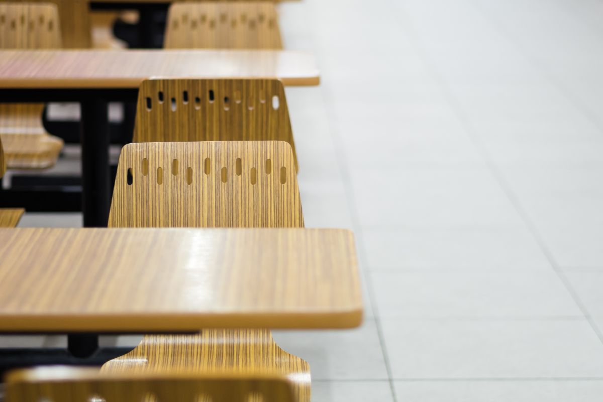 Madera plástica: aplicaciones en instituciones educativas